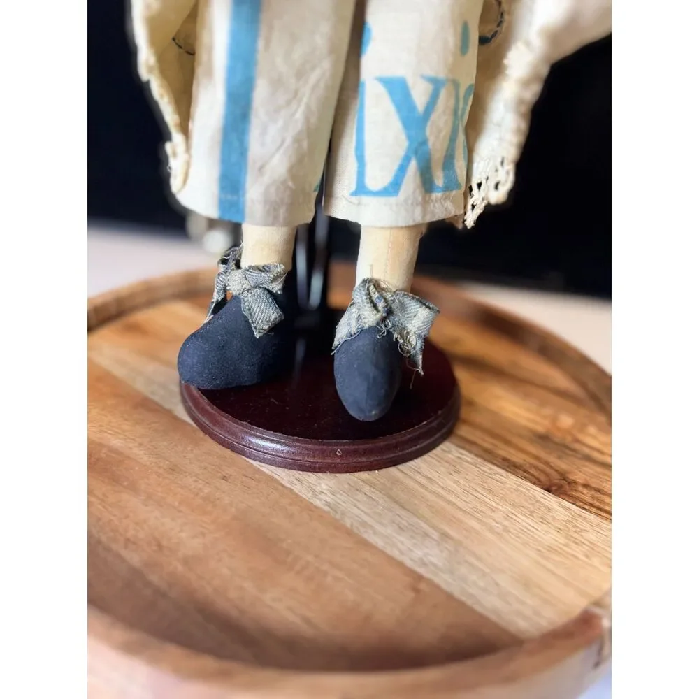 Vtg Judy Hutchins Primitive Prairie Rag Doll Signed Handmade Folk Art  Stand 14